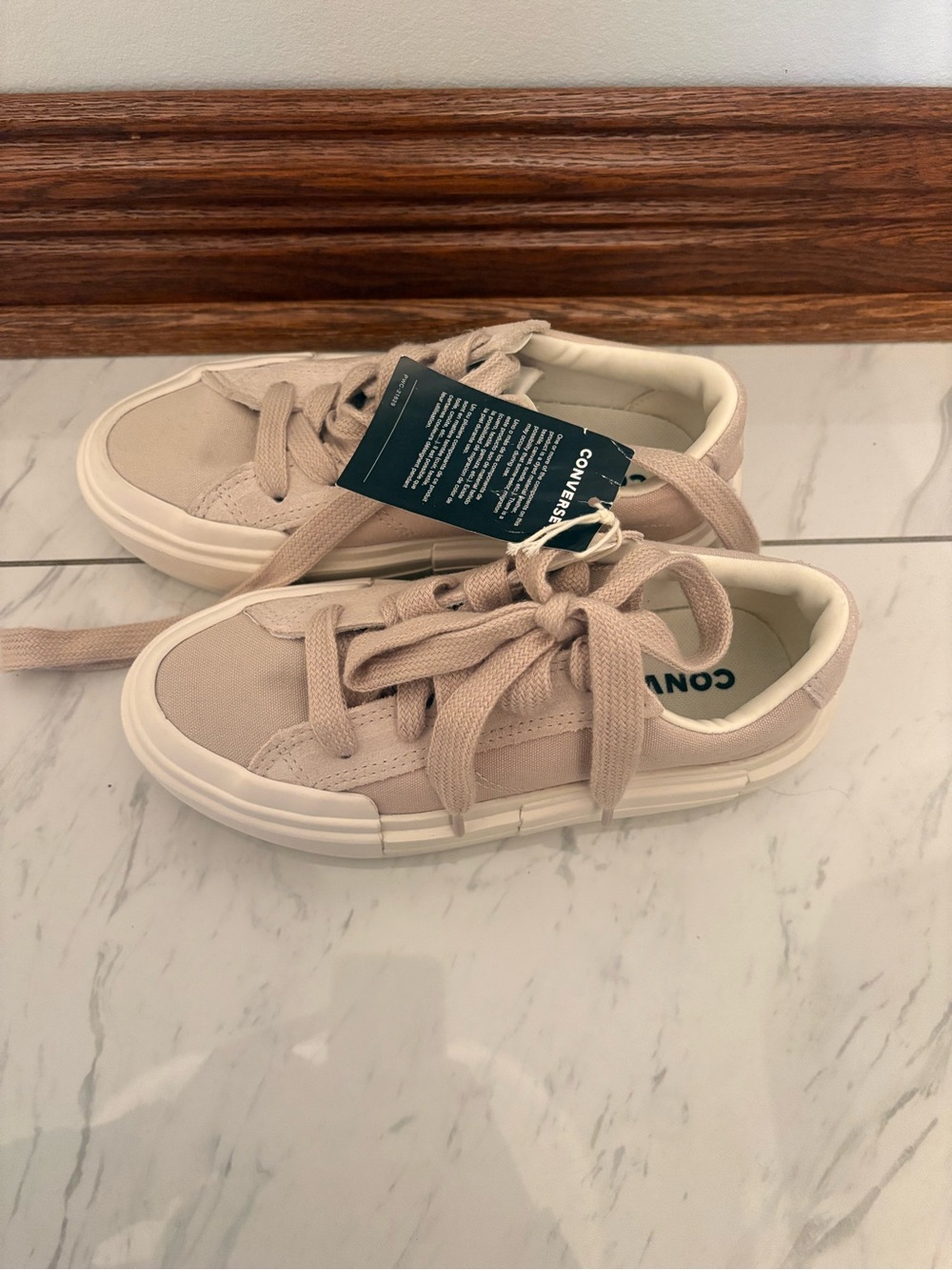 Converse Kids Low-Top Sneakers in Beige Canvas
